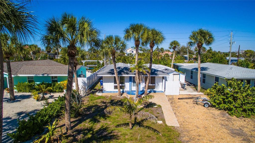 Photo of 515 Avenida De Mayo, Sarasota, FL 34242 (MLS # A4683694)