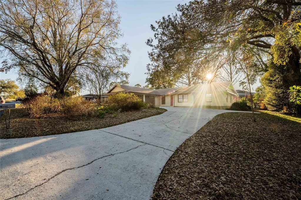 Photo of 5023 Kingswood Drive, Lakeland, FL 33813 (MLS # L4959785)