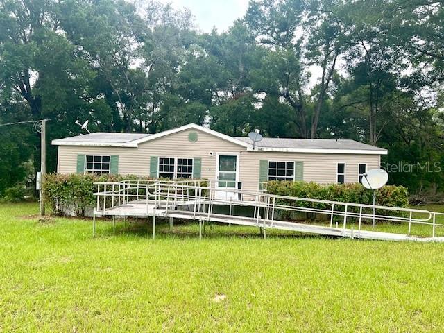 Investor special! Roomy three bedroom, two bath double wide in SW Dunnellon. Close the intersection of SR and 484 for easy access to shopping, restaurants, and entertainment.