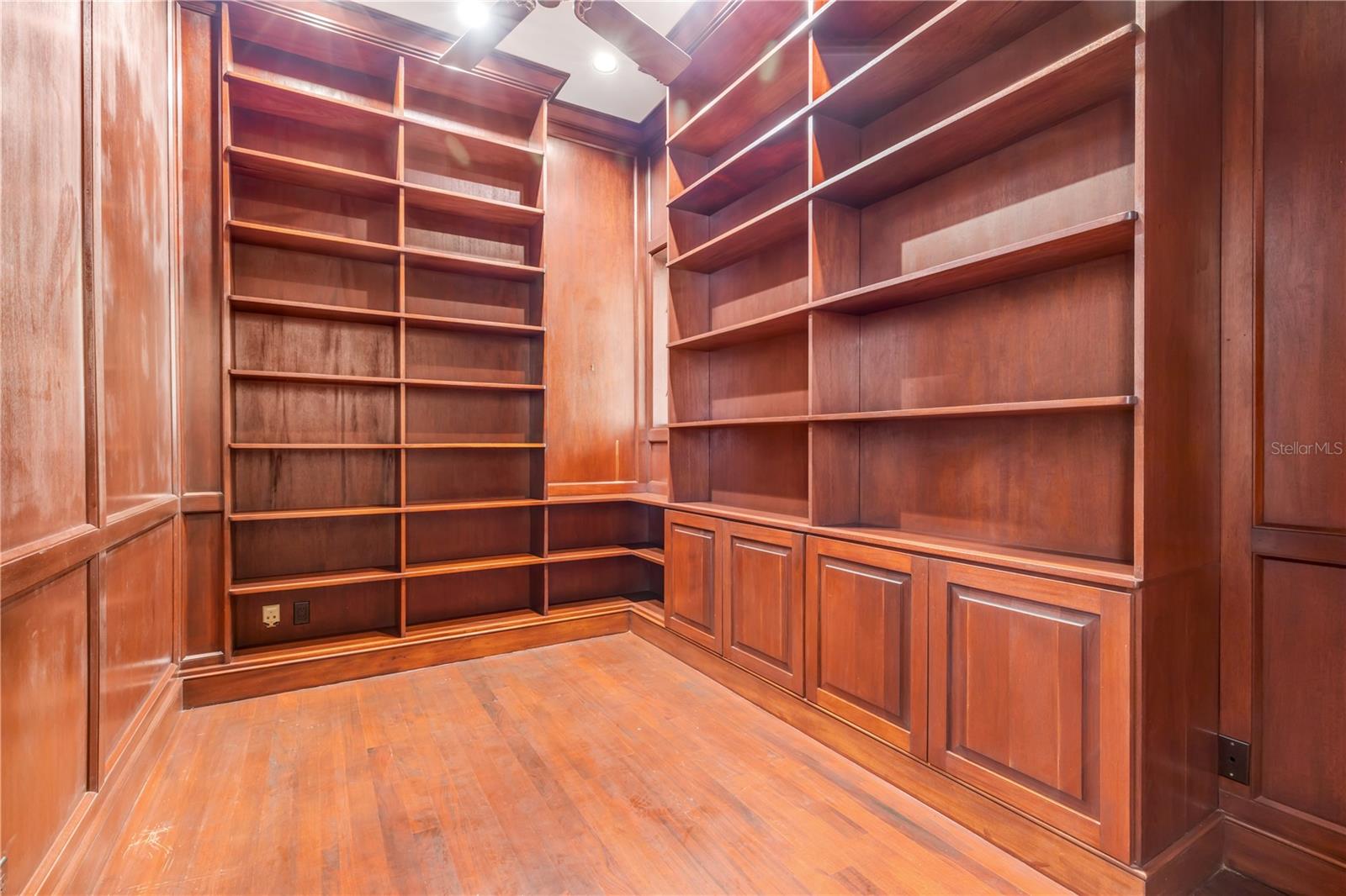 VENEZIA UNIT 07 - Residential