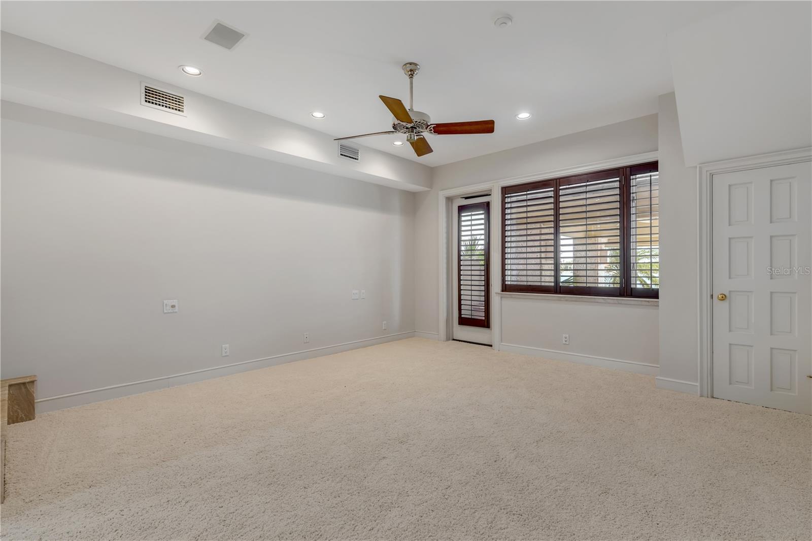 VENEZIA UNIT 07 - Residential