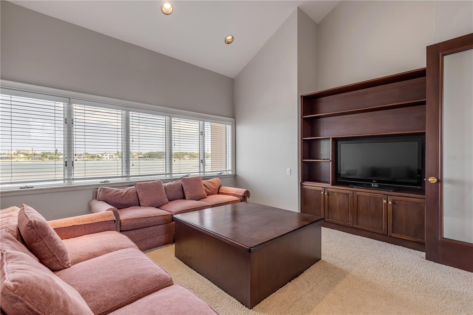 VENEZIA UNIT 07 - Residential