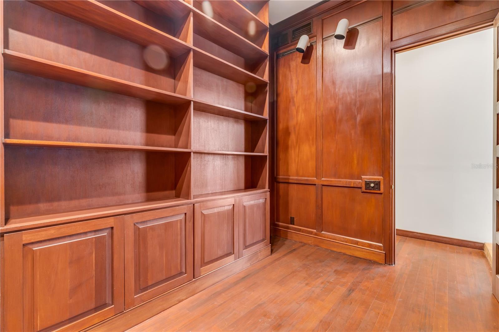 VENEZIA UNIT 07 - Residential