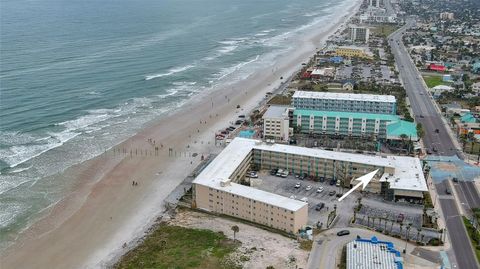 A home in DAYTONA BEACH