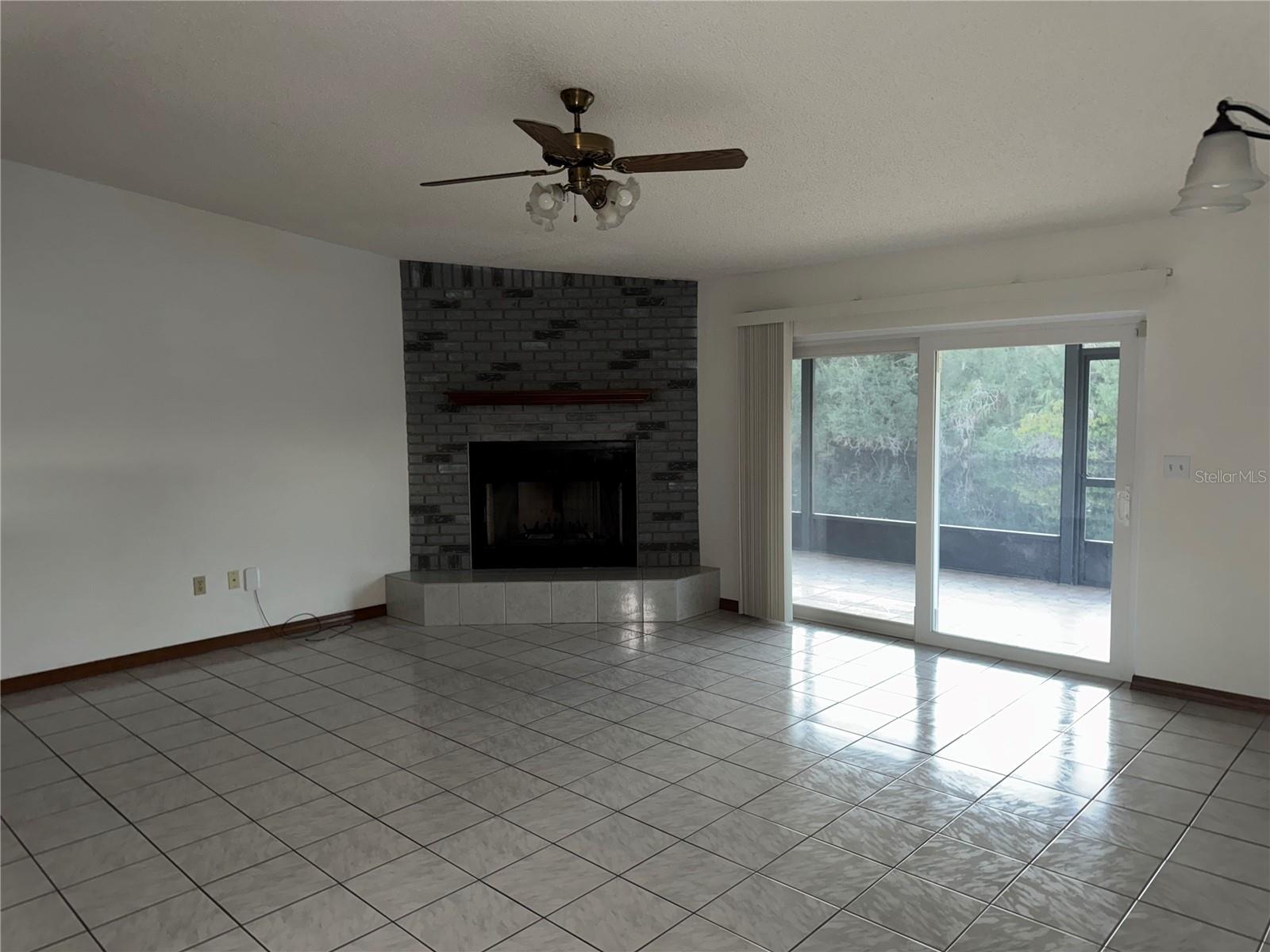 KISSIMMEE ISLES UNIT 1 REP - Residential Lease