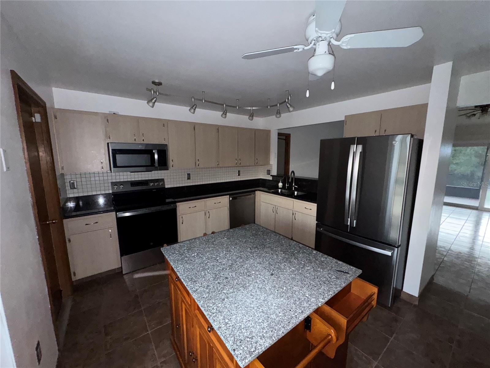 KISSIMMEE ISLES UNIT 1 REP - Residential Lease