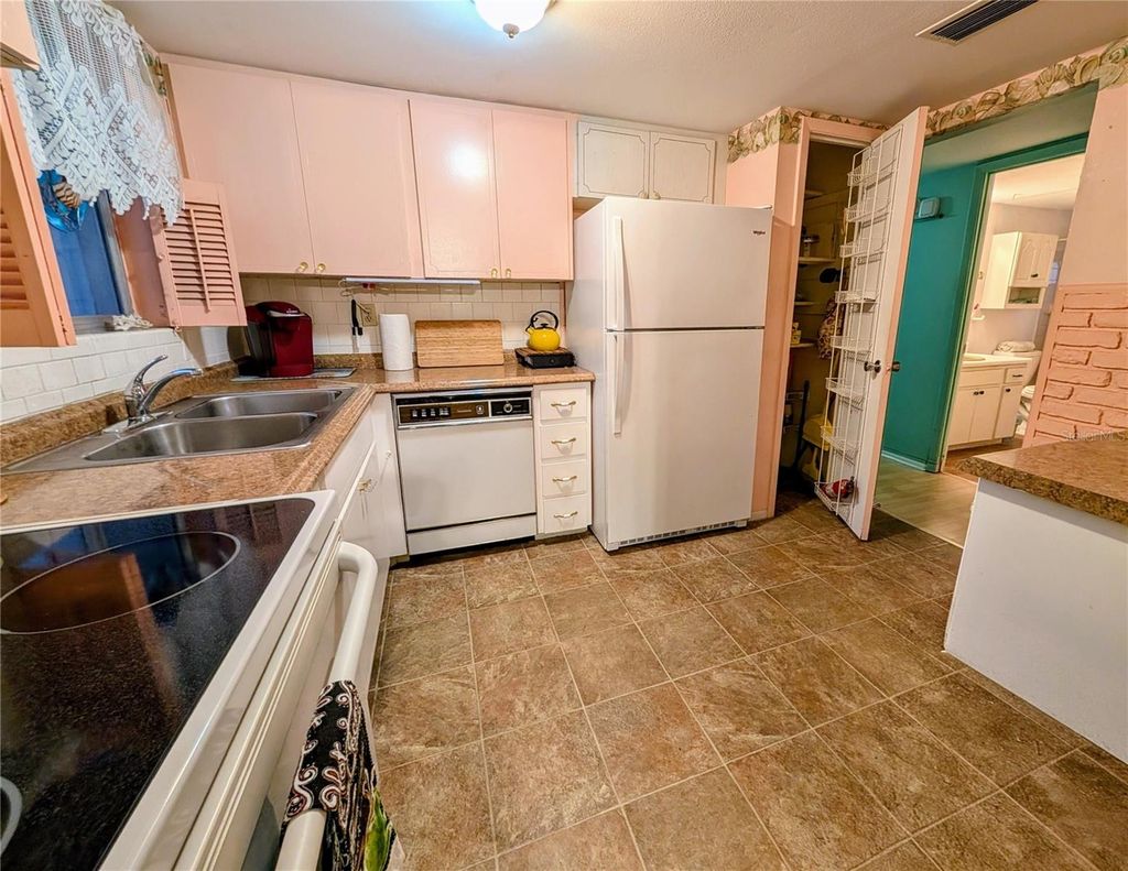 Photo of 2029 Sunset Drive #Unit E-21, Bradenton, FL 34207 (MLS # A4681277)