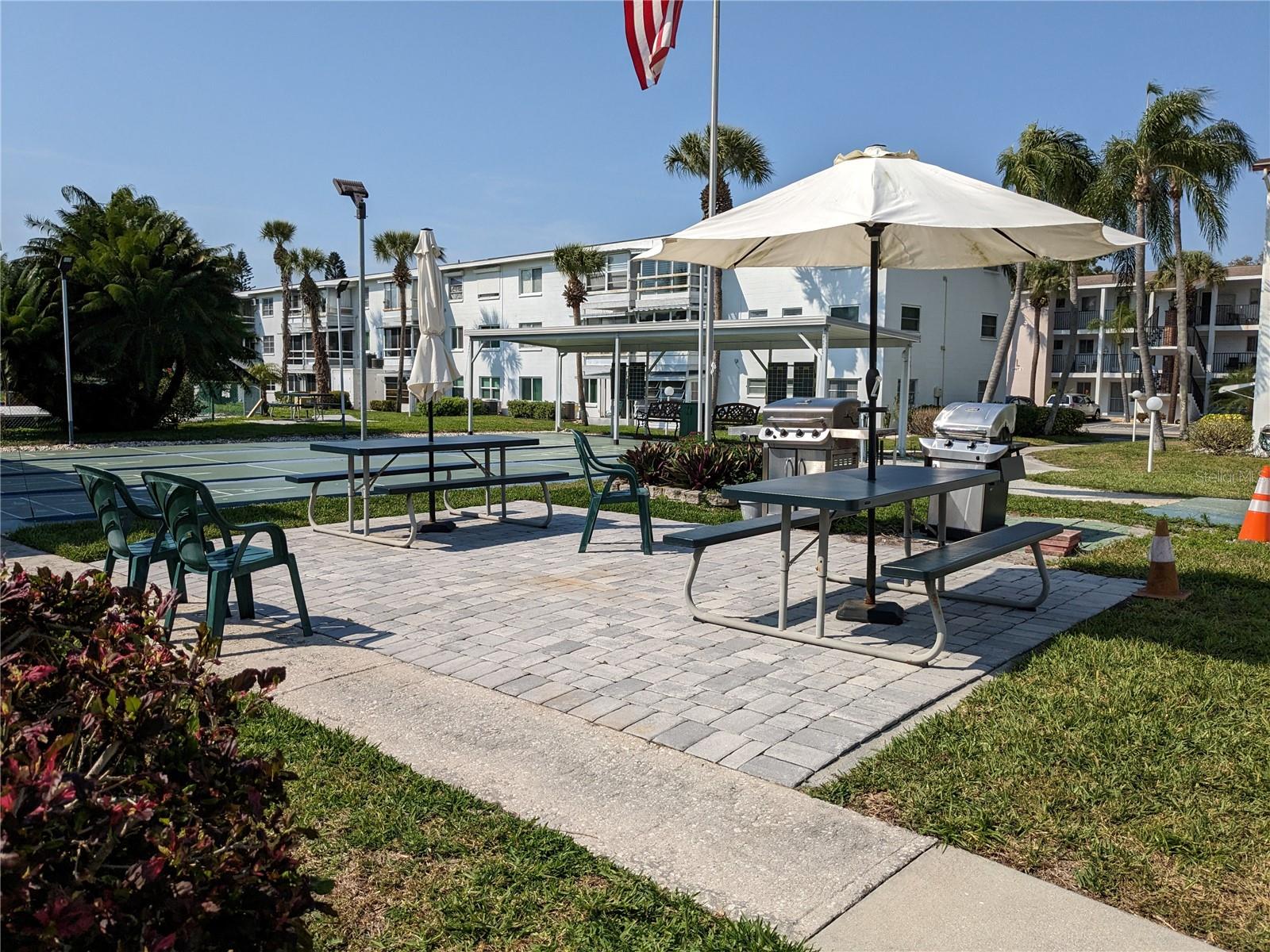 THE THIRD BAYSHORE - Residential