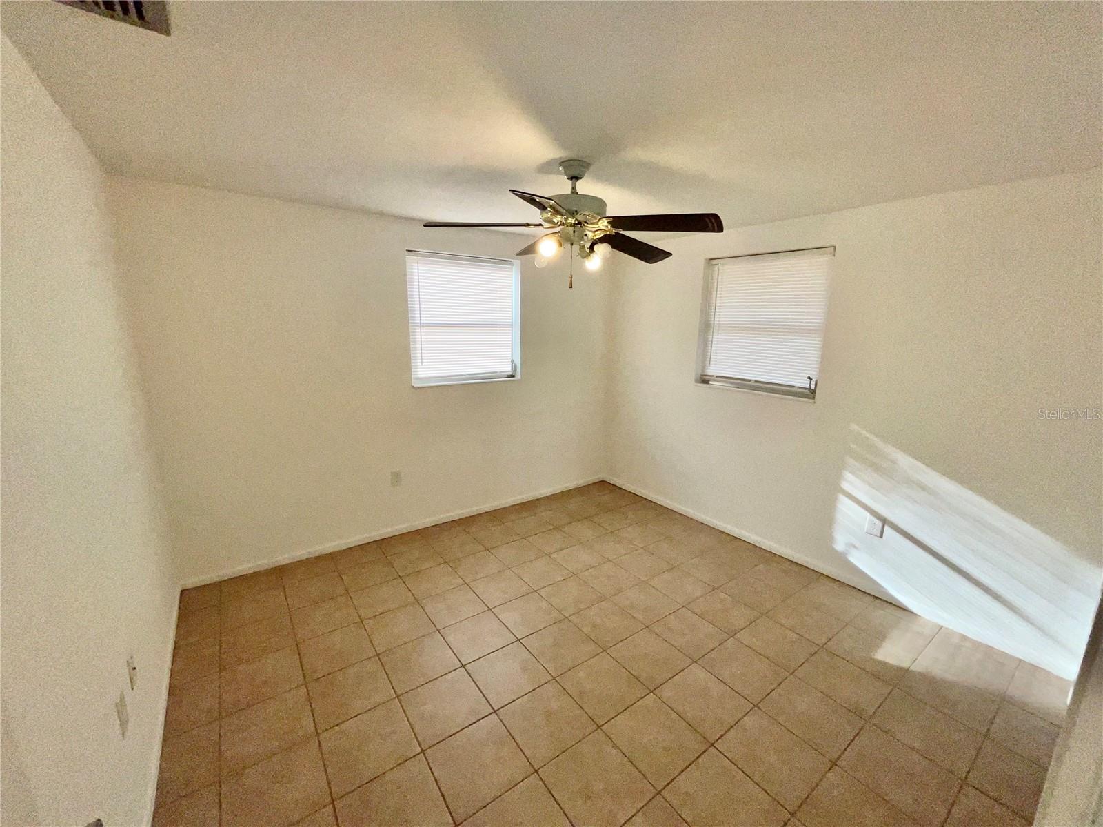 HOLIDAY GARDEN ESTATES UNIT 1 - Residential Lease