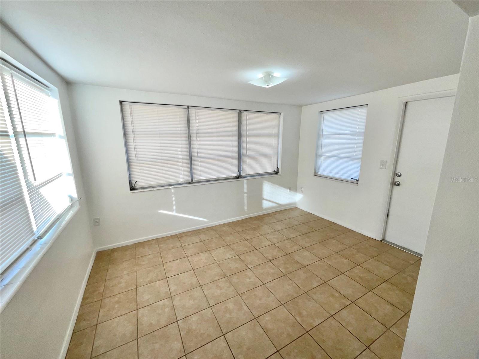 HOLIDAY GARDEN ESTATES UNIT 1 - Residential Lease