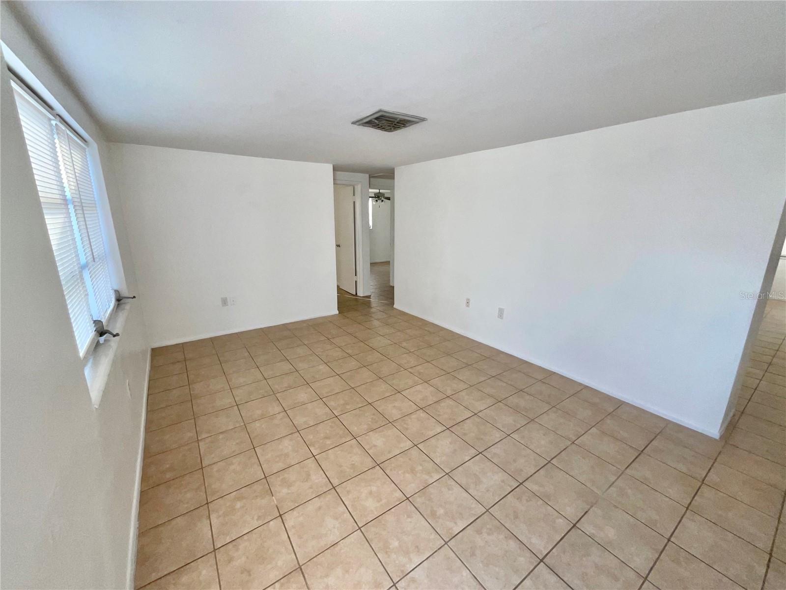 HOLIDAY GARDEN ESTATES UNIT 1 - Residential Lease
