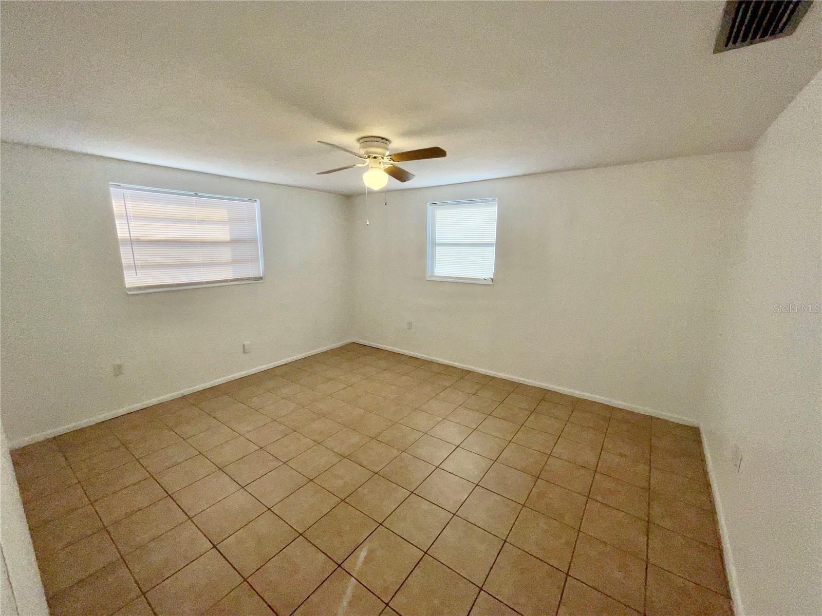 HOLIDAY GARDEN ESTATES UNIT 1 - Residential Lease