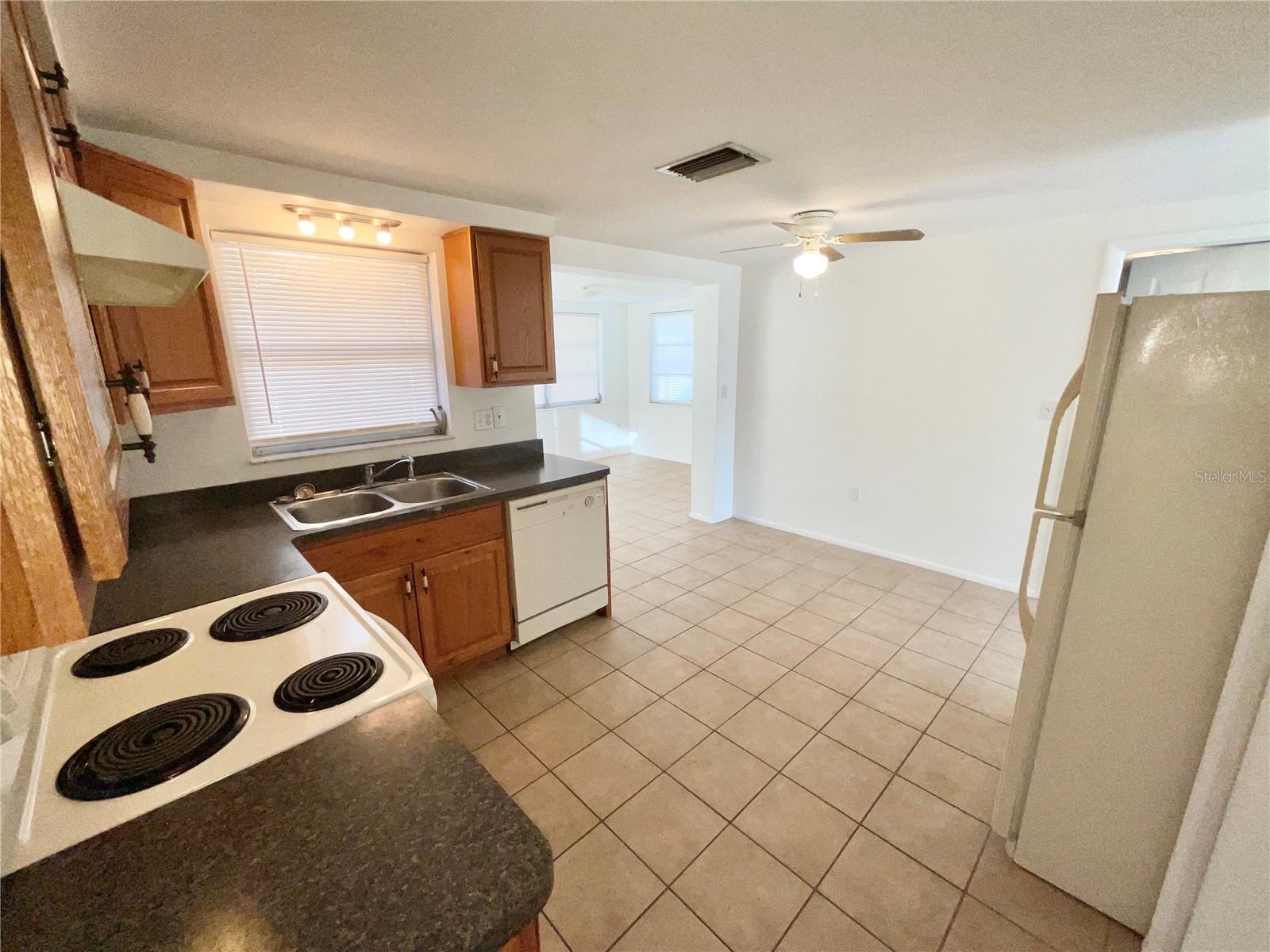HOLIDAY GARDEN ESTATES UNIT 1 - Residential Lease