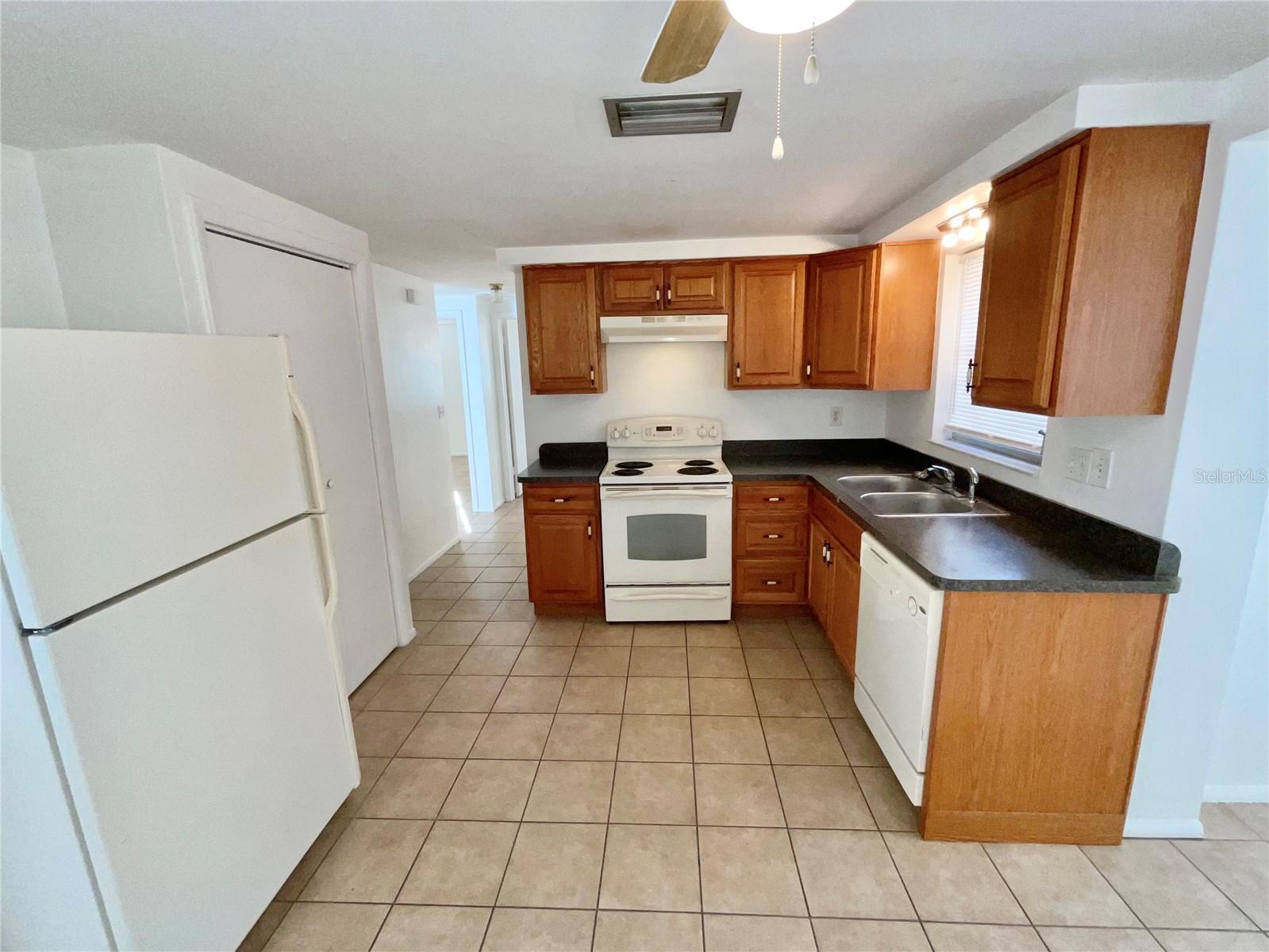 HOLIDAY GARDEN ESTATES UNIT 1 - Residential Lease