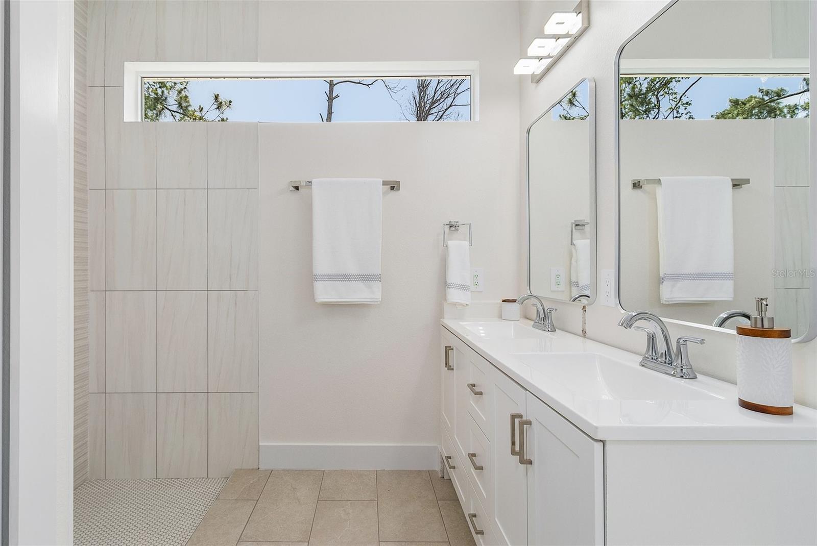 ROTONDA LAKES - Residential