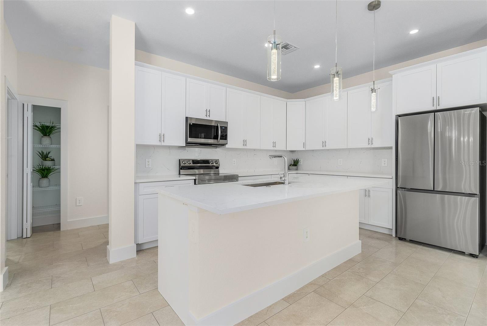 ROTONDA LAKES - Residential