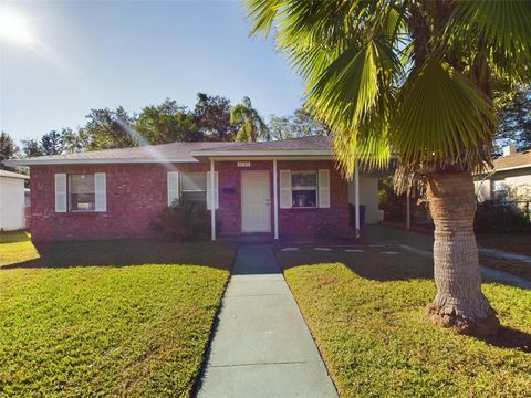 A home in LAKELAND