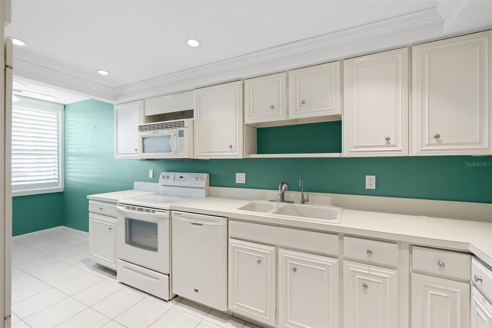 WEATHERLY THE CONDO - Residential Lease