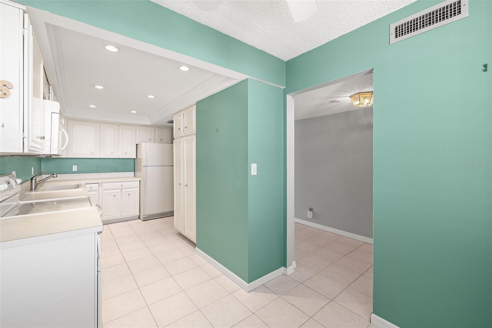 WEATHERLY THE CONDO - Residential Lease