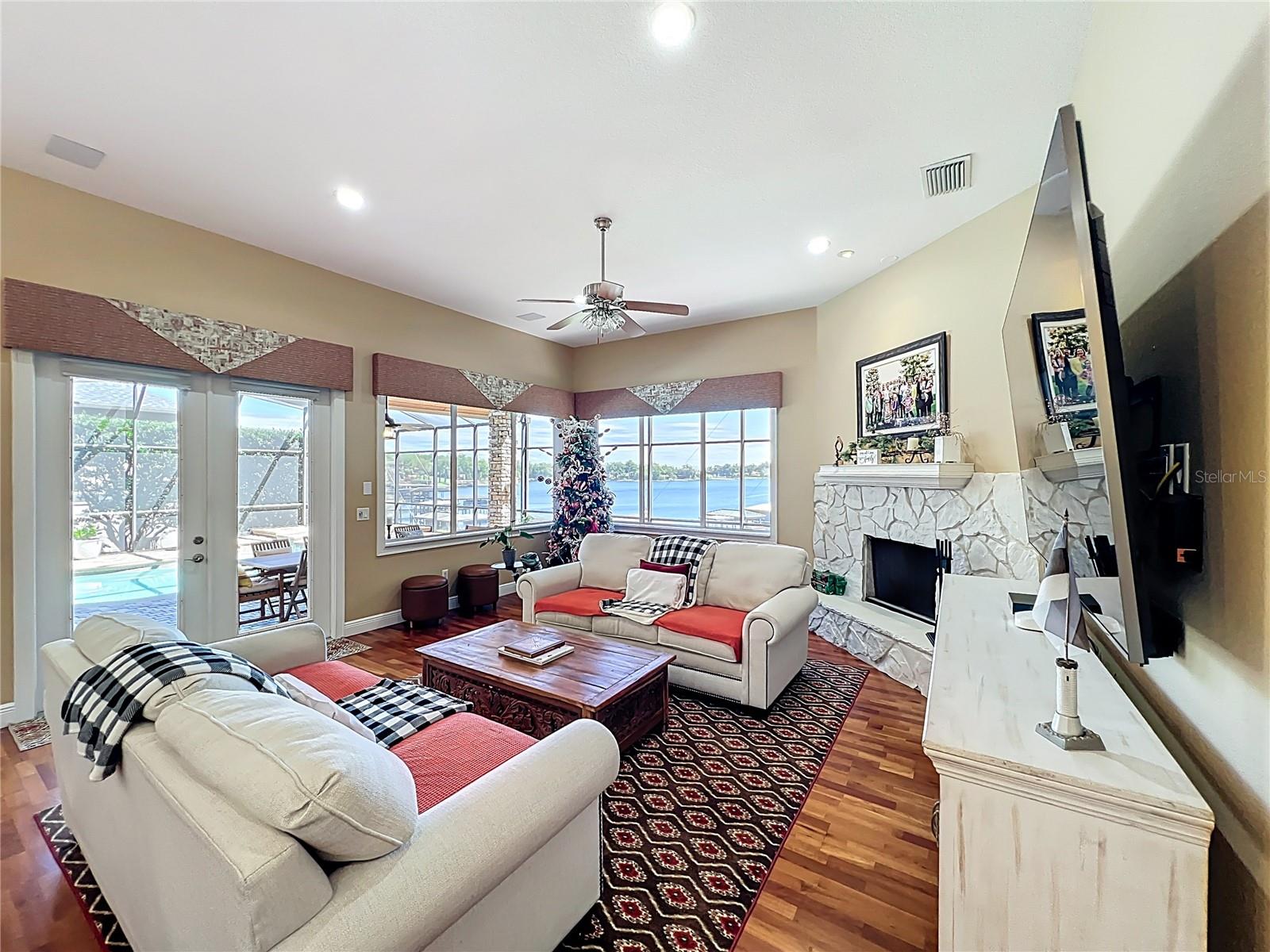 JOHNS COVE - Residential