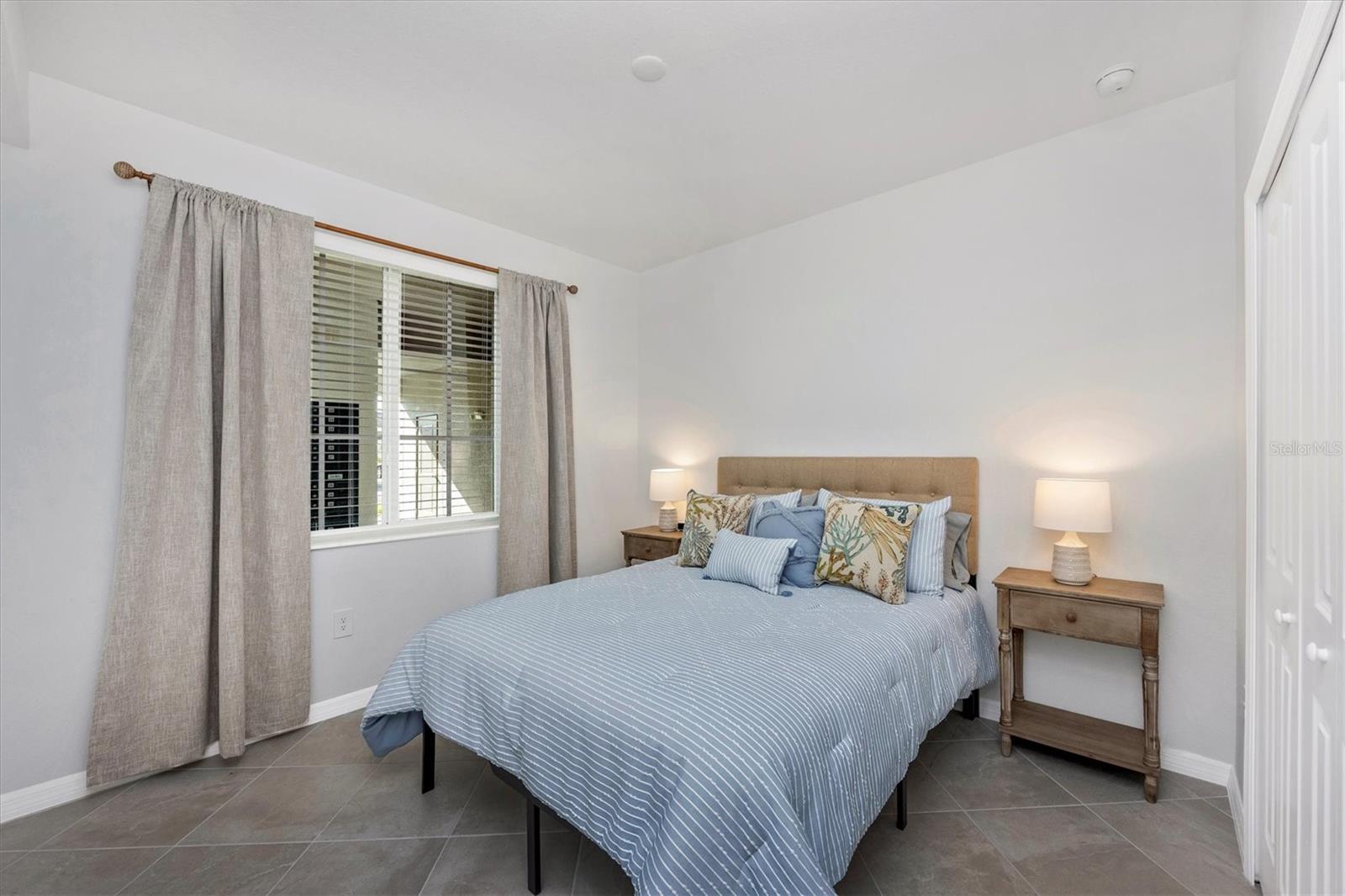 WELLEN PARK GOLF & COUNTRY CLUB - Residential Lease
