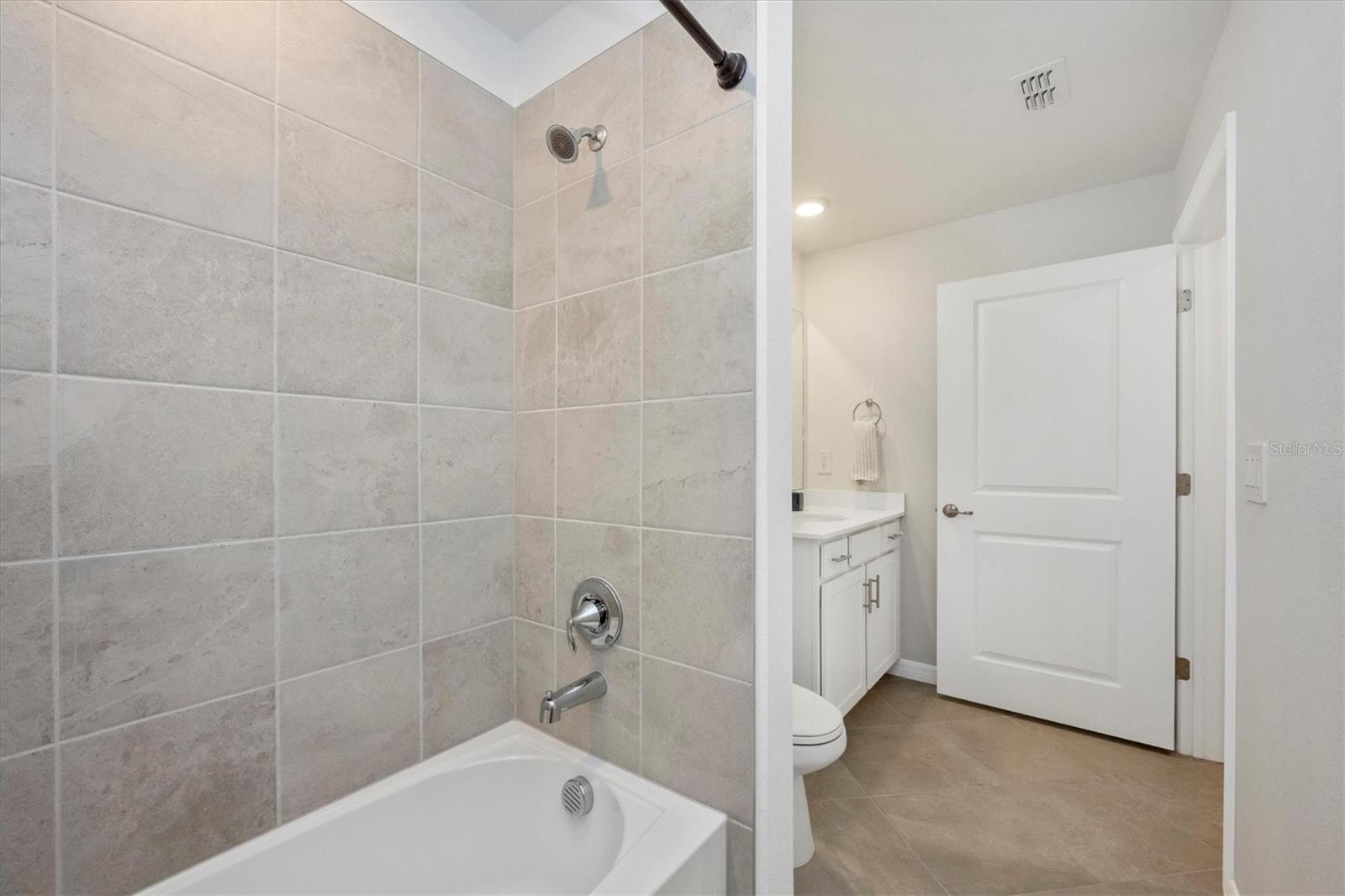 WELLEN PARK GOLF & COUNTRY CLUB - Residential Lease