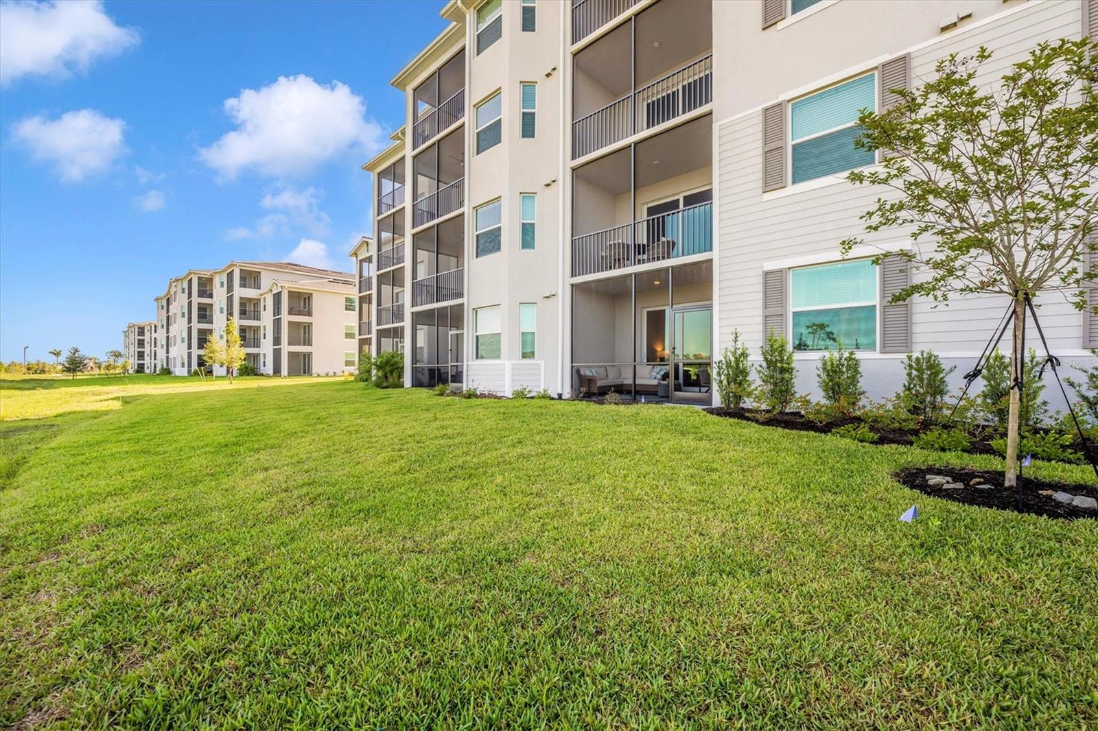 WELLEN PARK GOLF & COUNTRY CLUB - Residential Lease