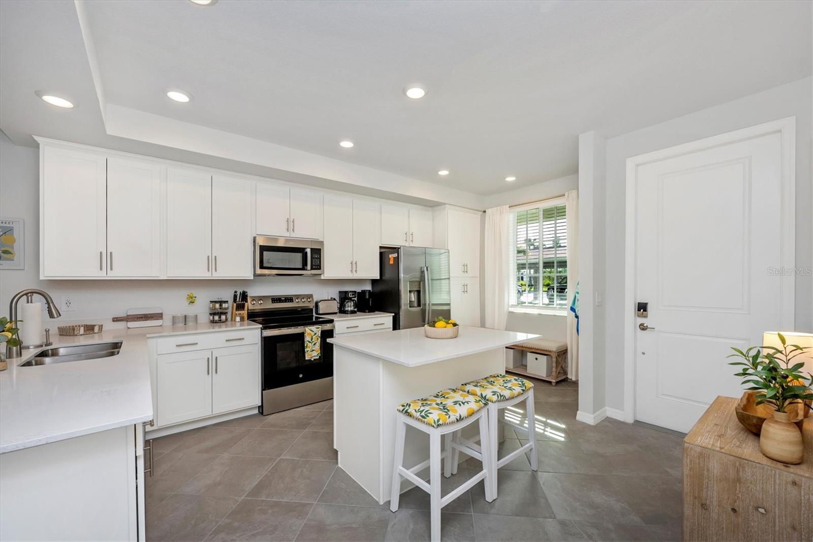 WELLEN PARK GOLF & COUNTRY CLUB - Residential Lease