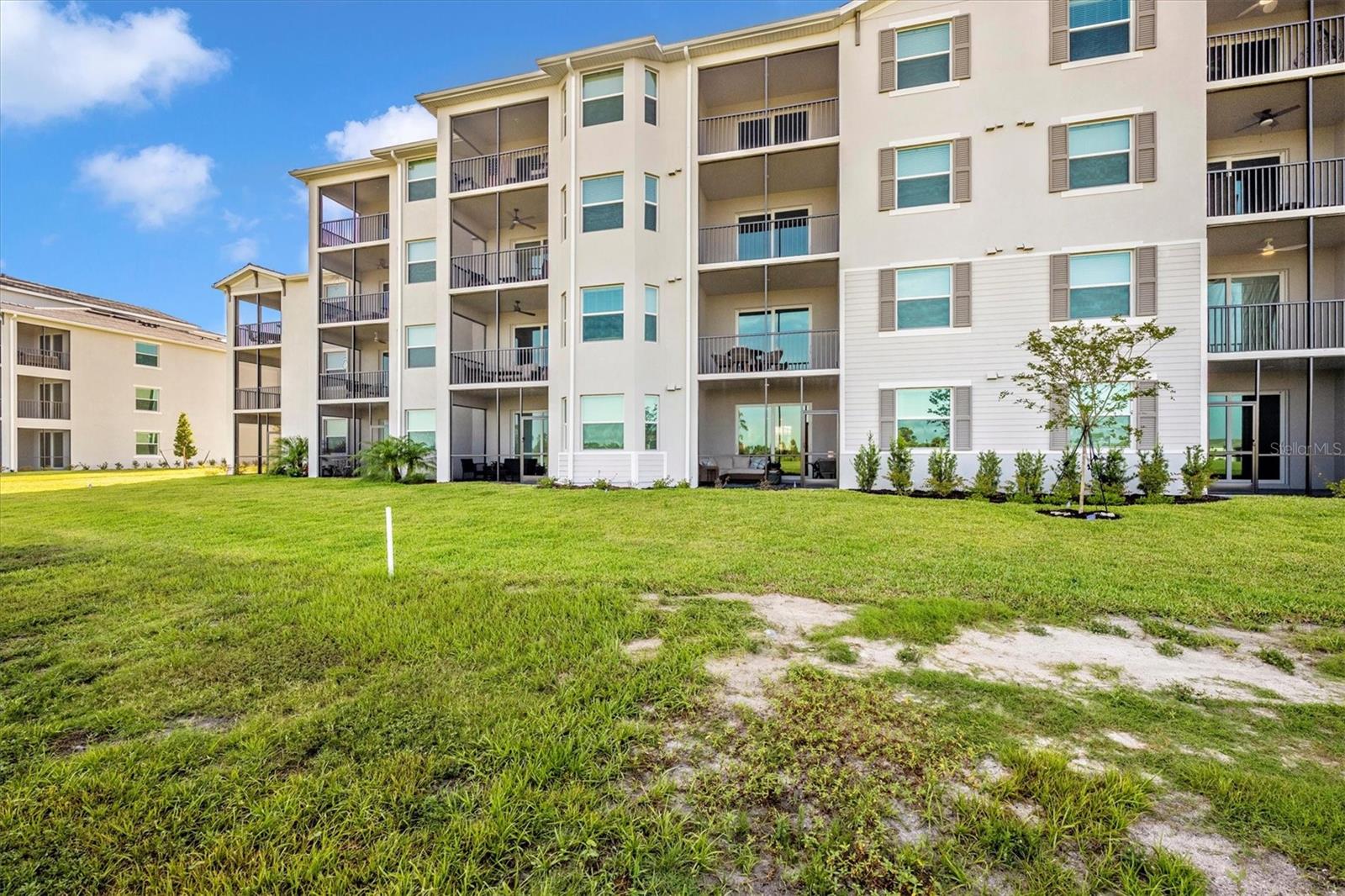 WELLEN PARK GOLF & COUNTRY CLUB - Residential Lease