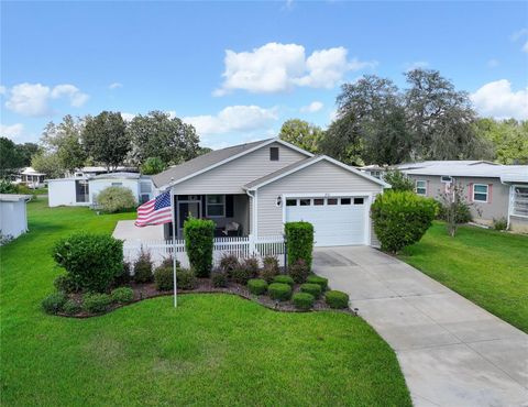 A home in LADY LAKE