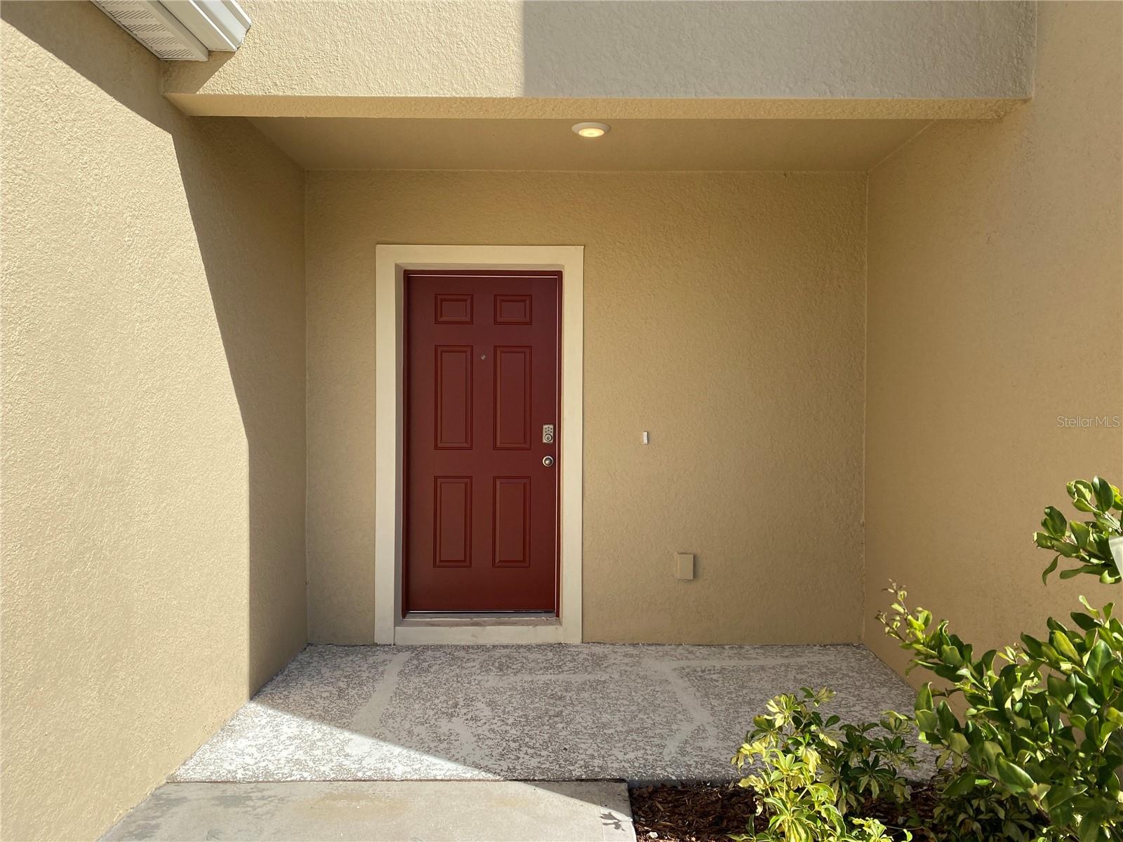 Like new roomy townhome with 1 car garage and double wide driveway. Quiet cul-de-sac location. All bedrooms upstairs. BRAND NEW WASHER/DRYER in upstairs laundry closet. Tiled first floor kitchen with BRAND NEW REFRIGERATOR opens to living/dining area and half bath. Large covered patio off rear of home. Southcreek community located just West of OIA, convenient to 417, 528, Turnpike, Amazon, Siemens, Gatorland, Universal Studios, Islands of Adventure and Epic Universe, Sea World, Convention Center, Nona Adventure Park and popular Boxi Park, Medical City including Nemours and VA . MUST SEE!
