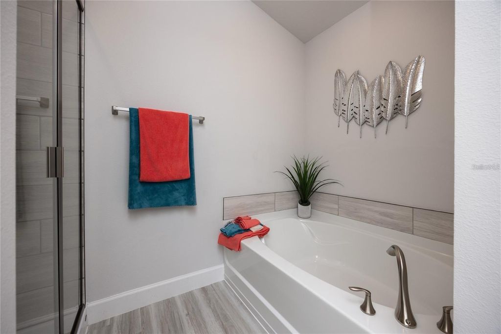 Photo of 13711 NW 150th Circle, Alachua, FL 32615 (MLS # GC535856)