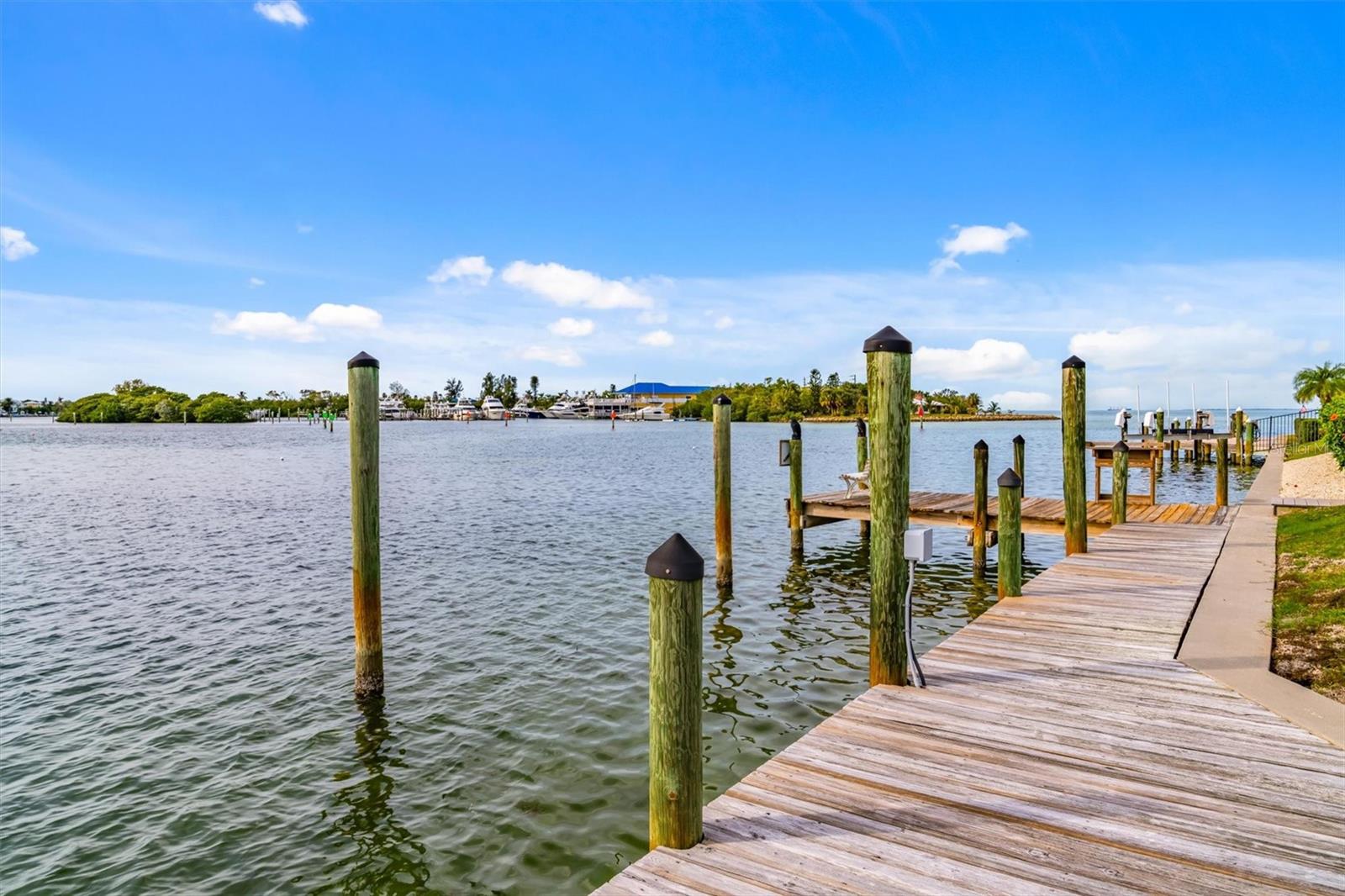 KEY ROYALE - Residential