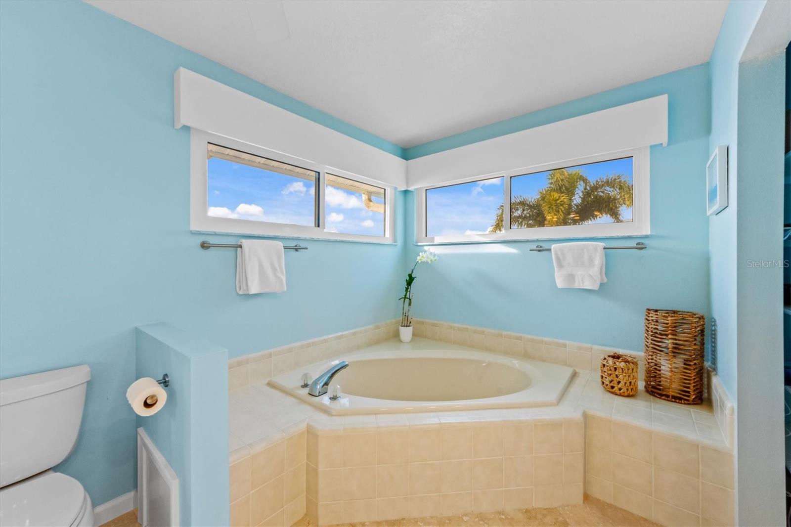 KEY ROYALE - Residential