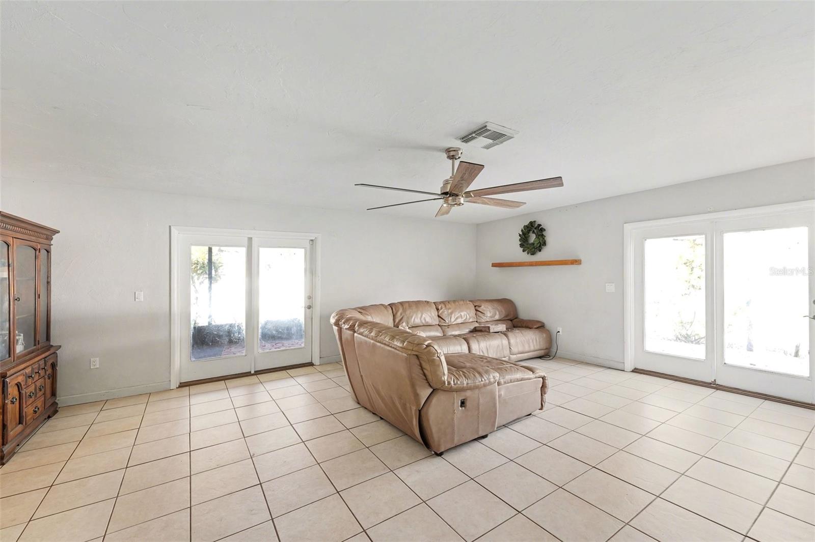 PINELLAS FARMS - Residential Lease