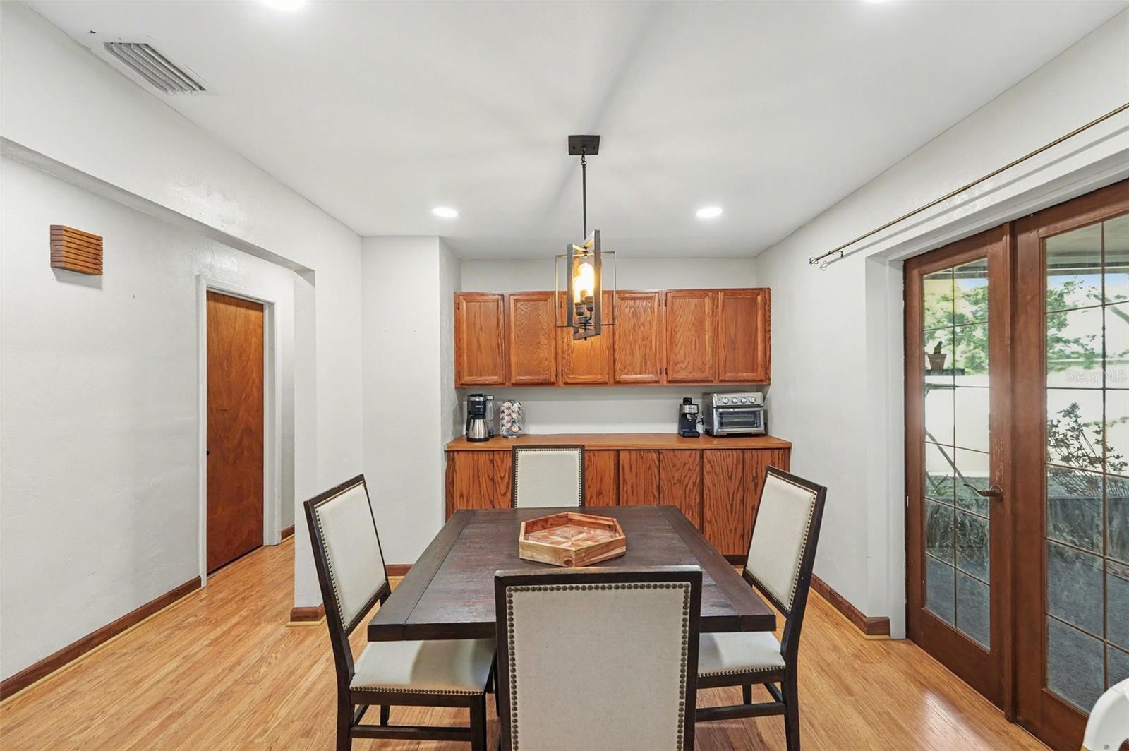 PINELLAS FARMS - Residential Lease