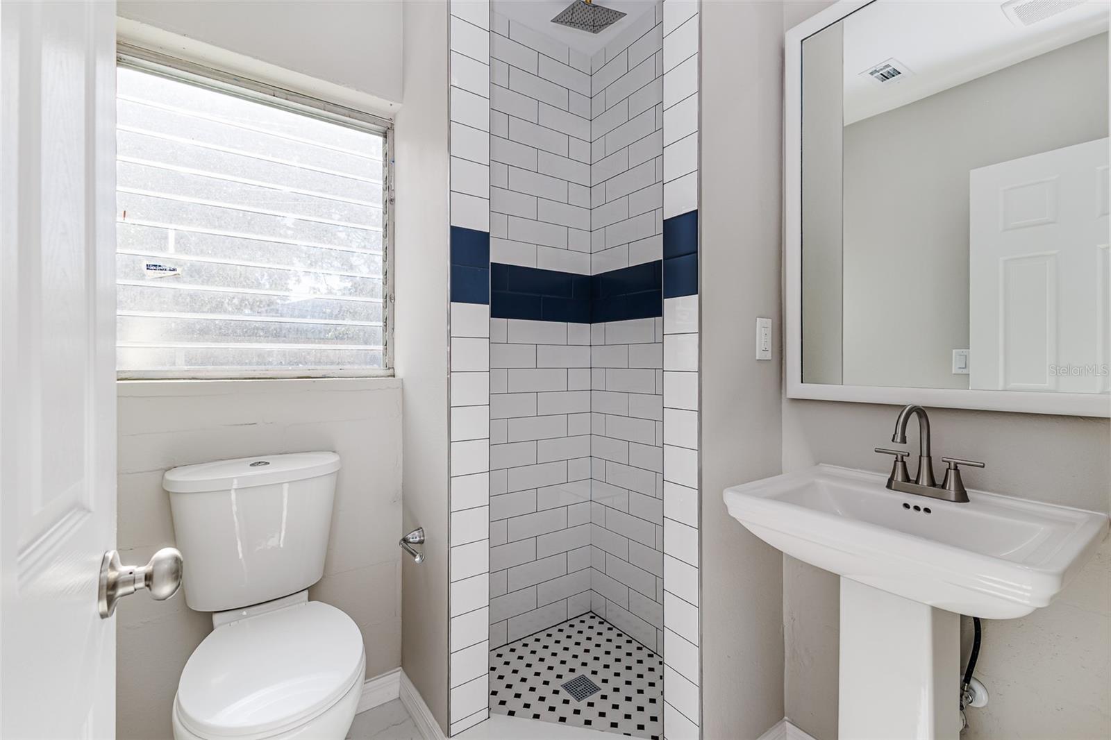 WESTCHESTER MANOR - Residential