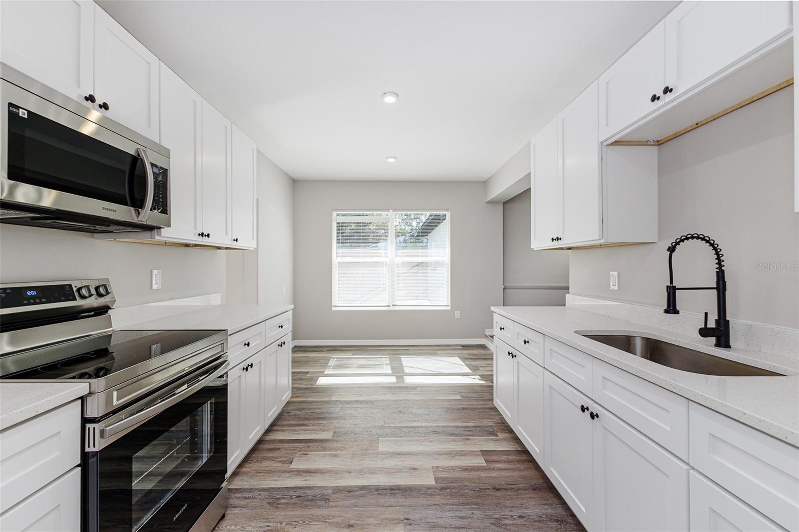 WESTCHESTER MANOR - Residential