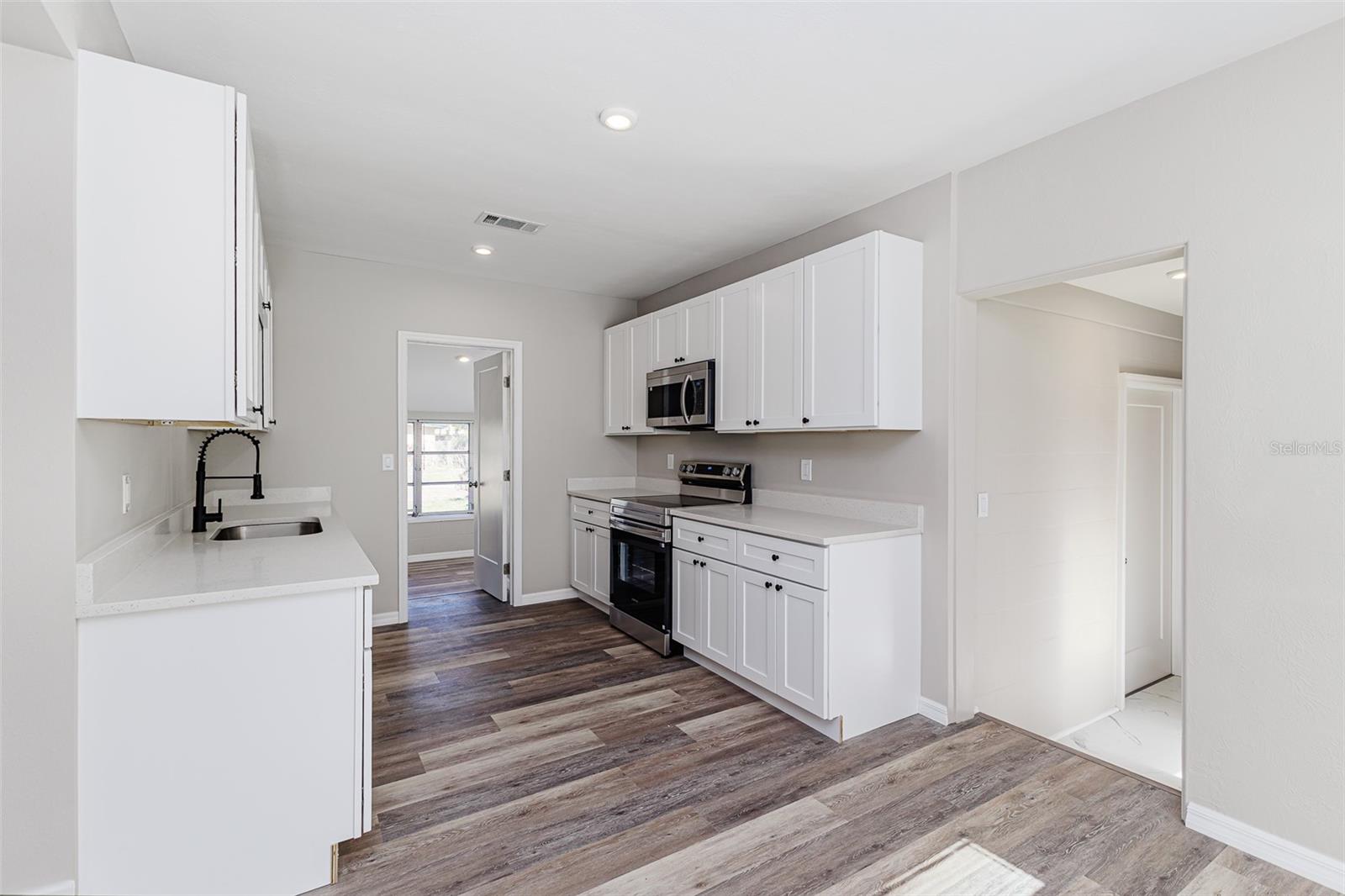 WESTCHESTER MANOR - Residential