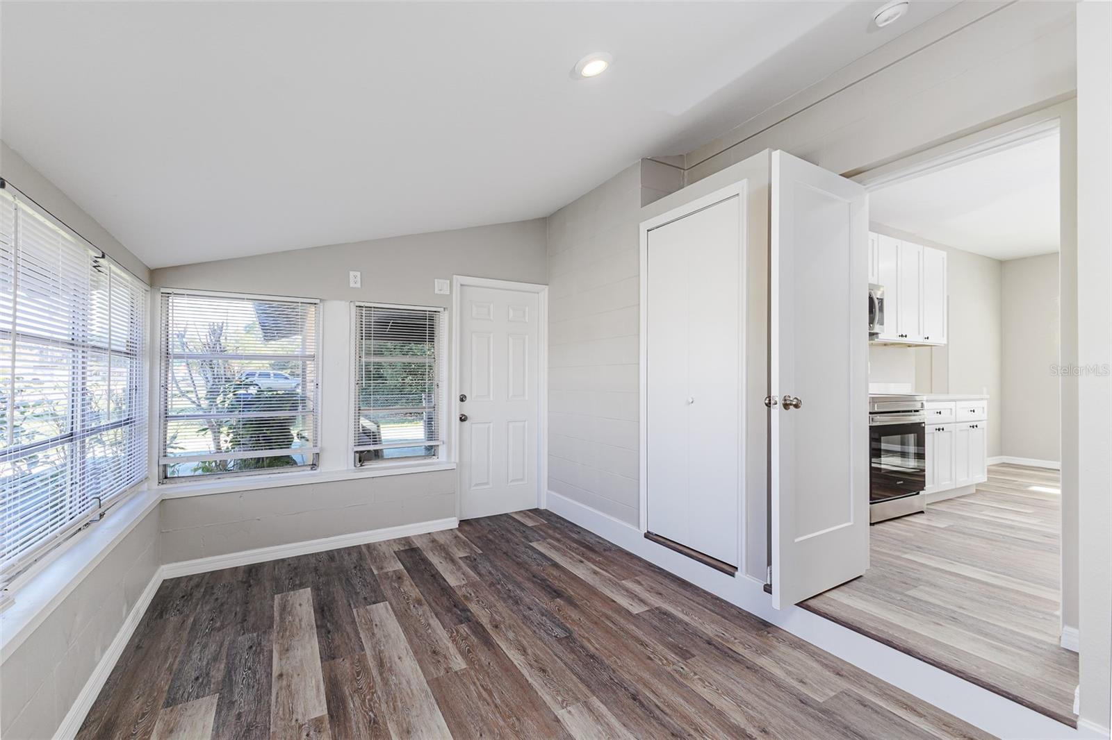 WESTCHESTER MANOR - Residential