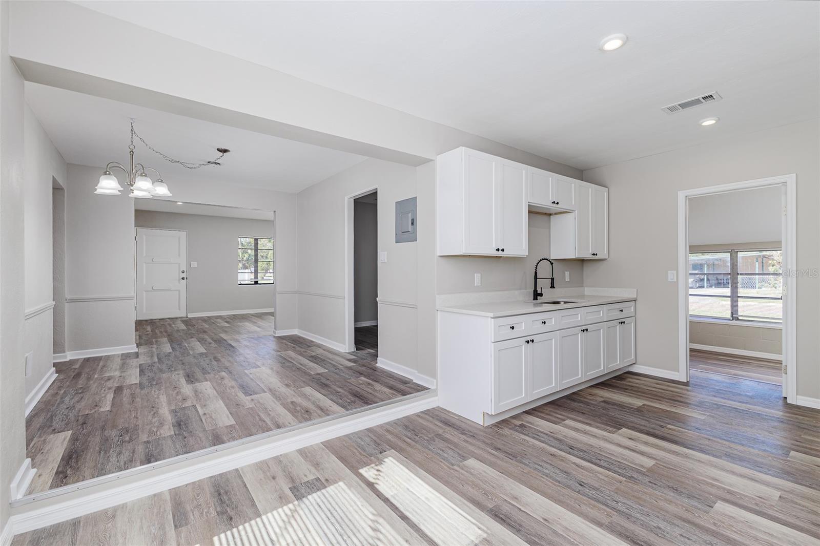 WESTCHESTER MANOR - Residential