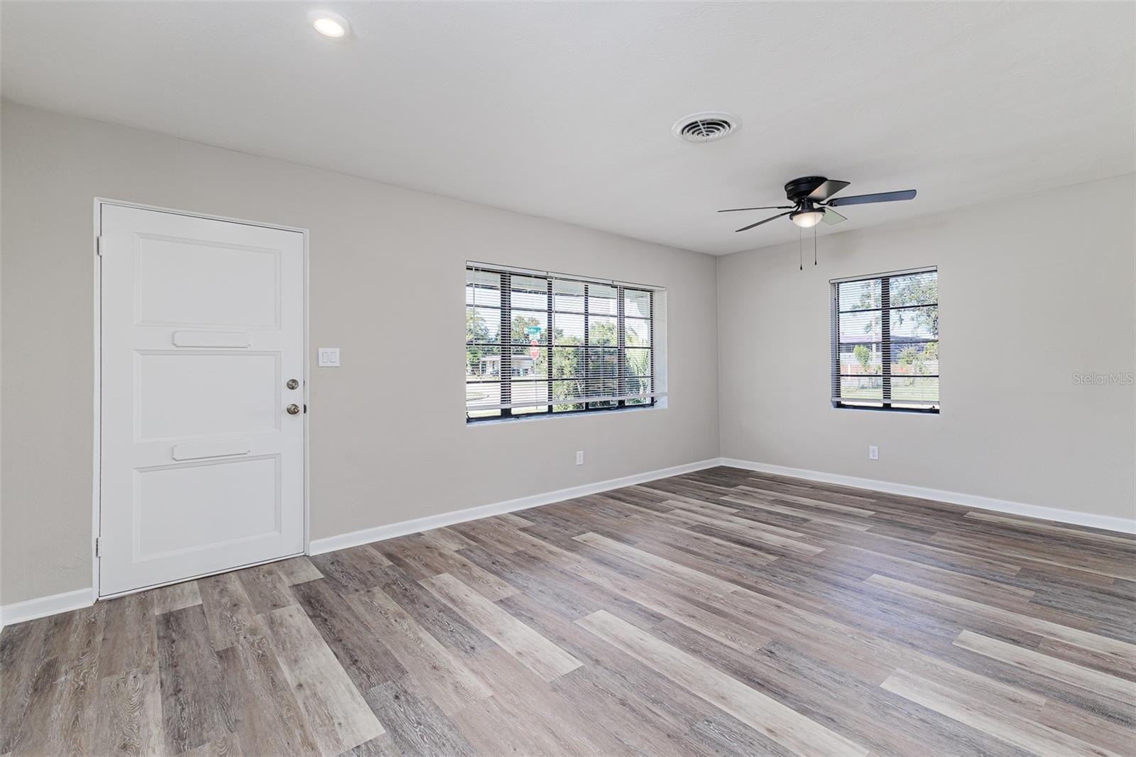 WESTCHESTER MANOR - Residential