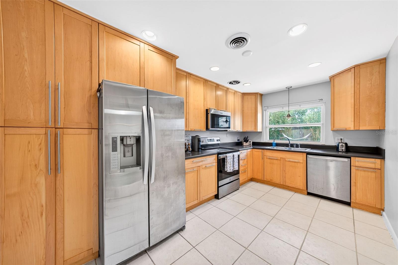 ARDSLEY MANOR SUB - Residential