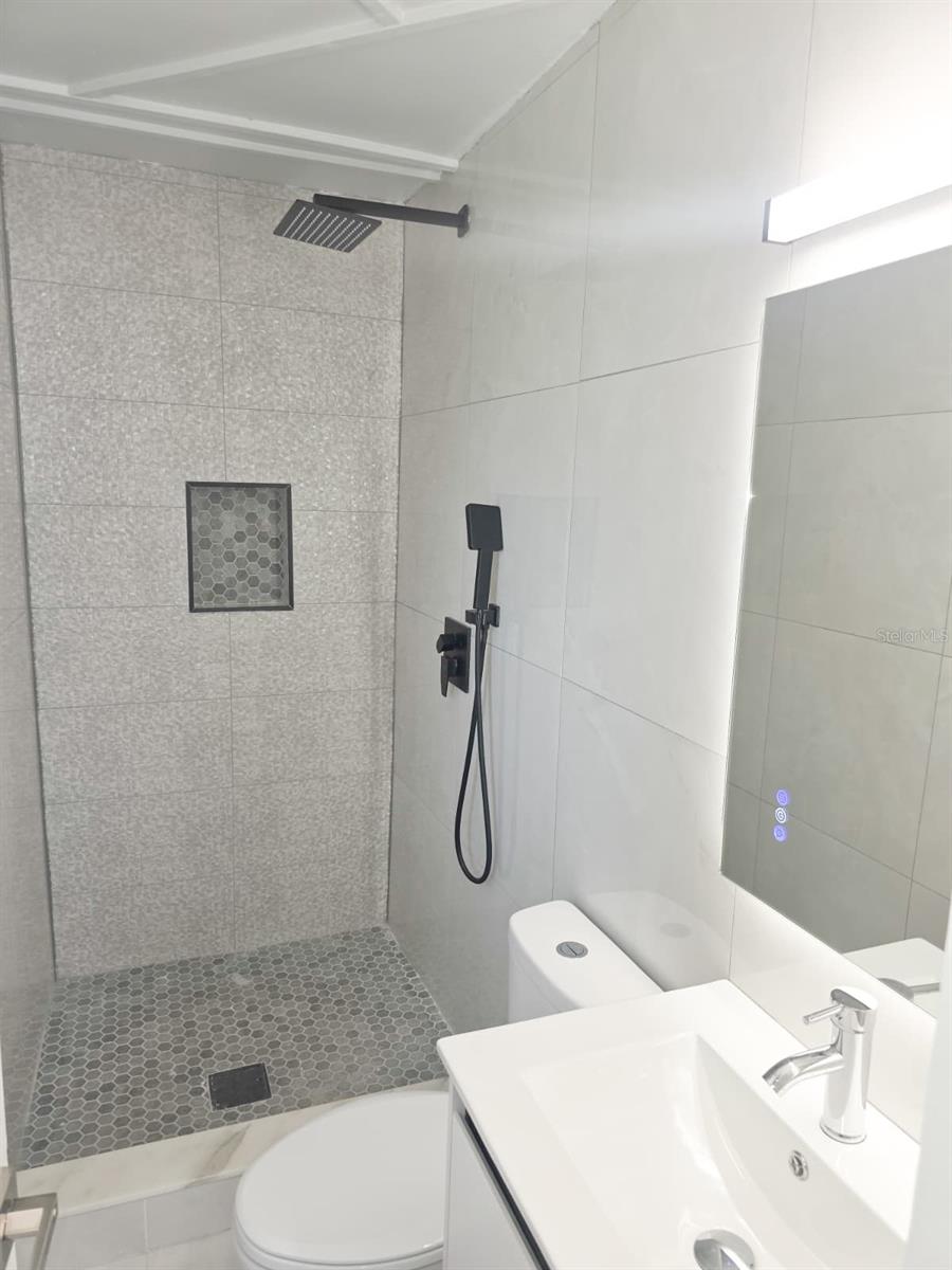 TANGELO PARK SEC 02 - Residential Lease