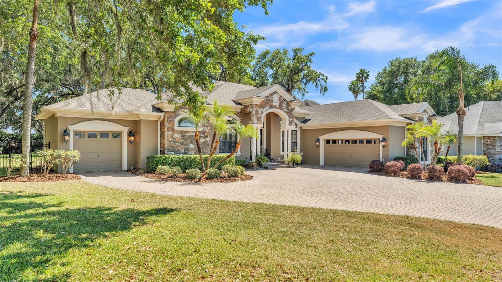 6774 CRESCENT WOODS CIRCLE