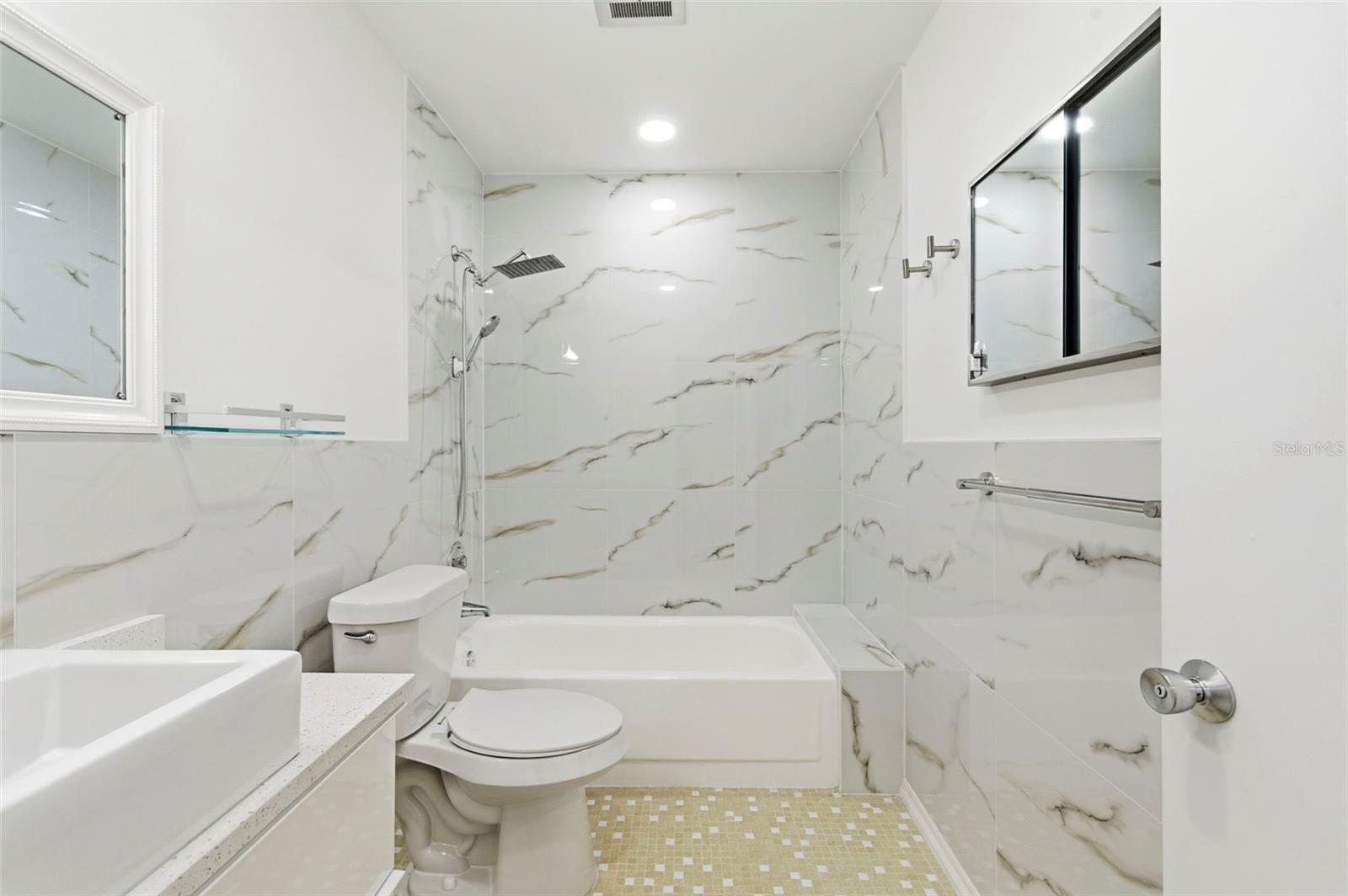 ON TOP OF THE WORLD - Residential