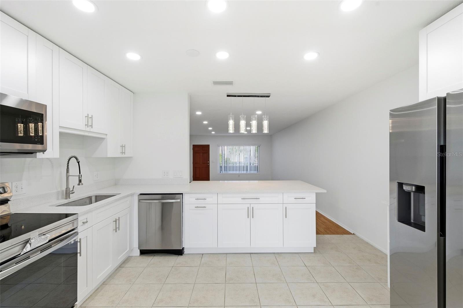 ON TOP OF THE WORLD - Residential