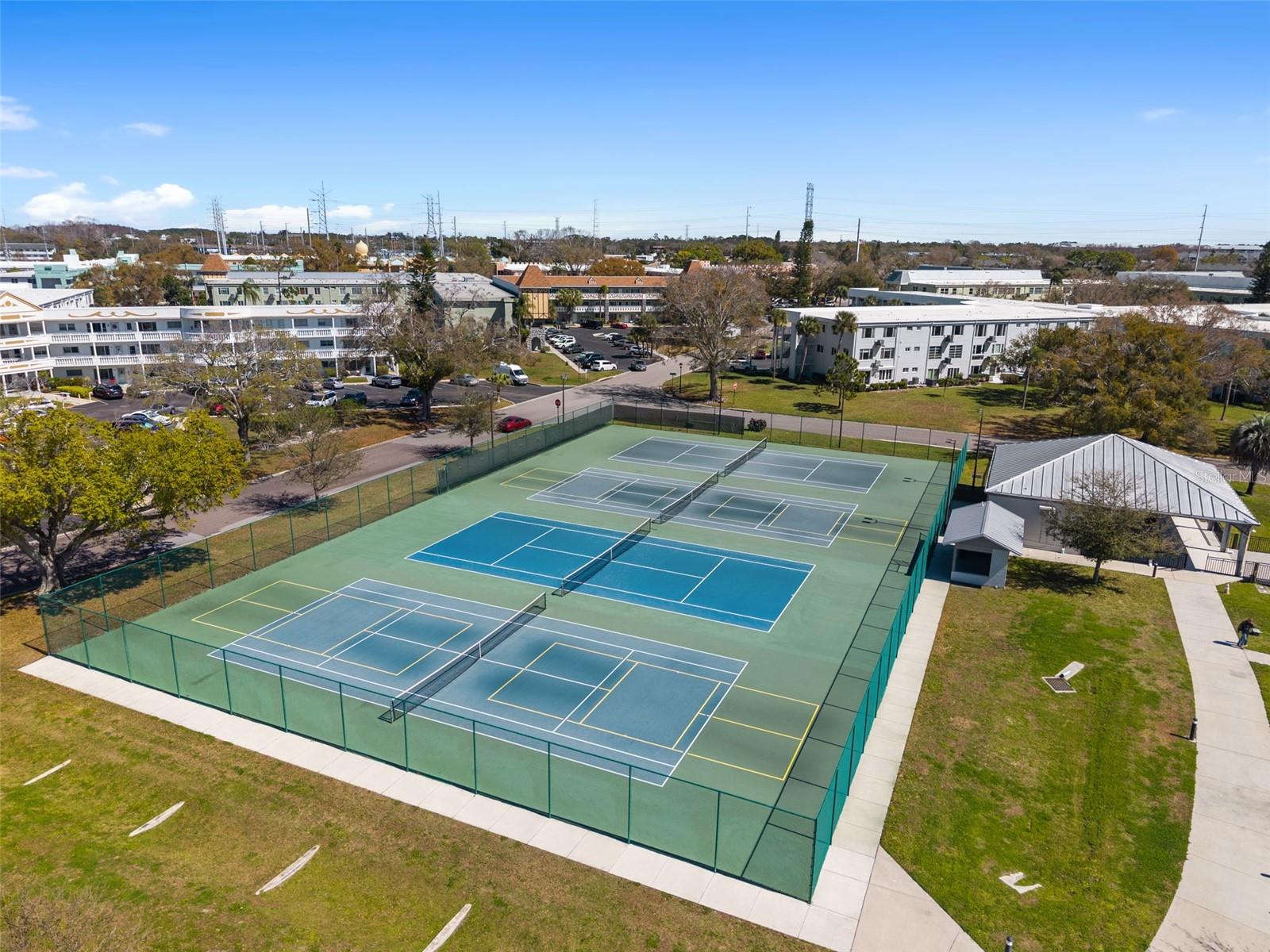 ON TOP OF THE WORLD - Residential