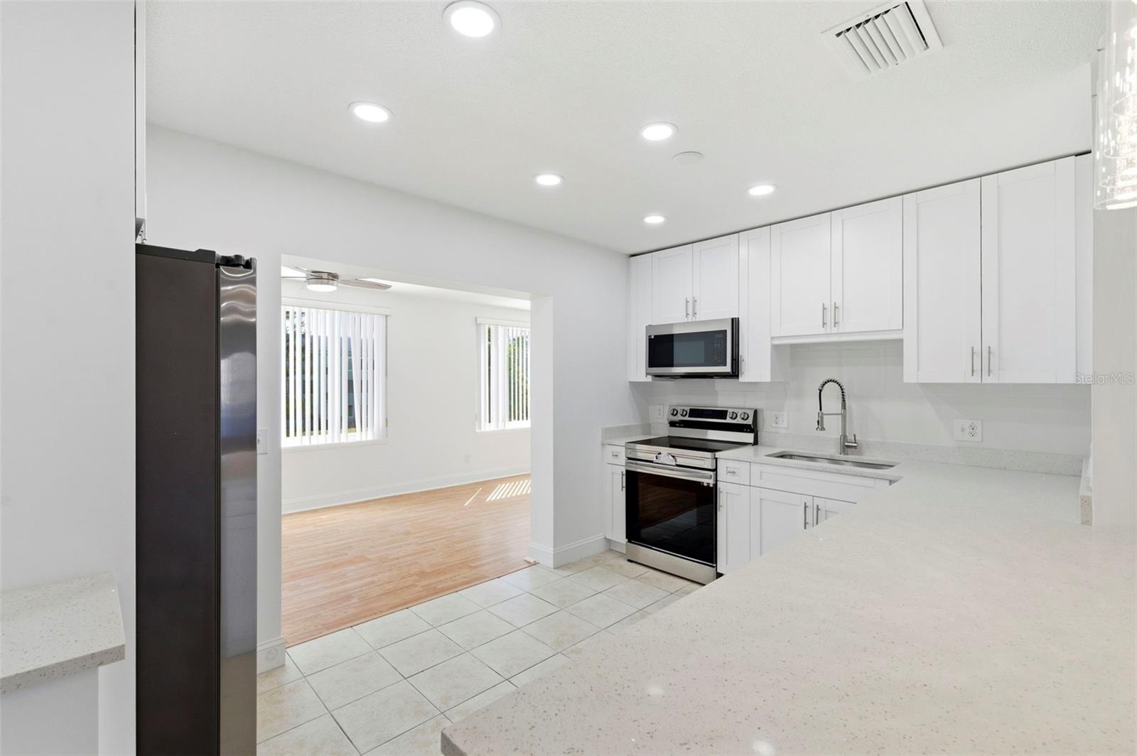 ON TOP OF THE WORLD - Residential