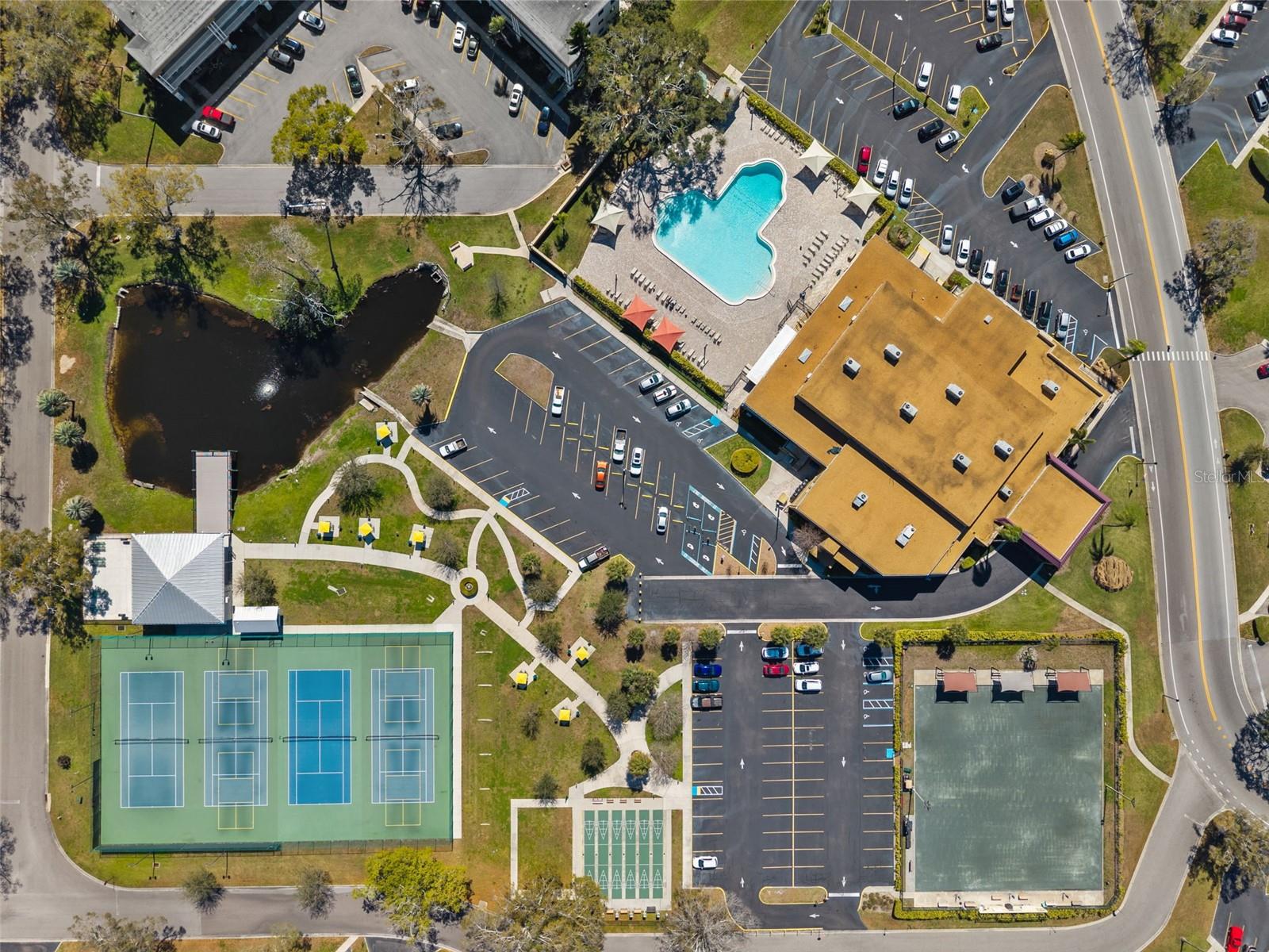 ON TOP OF THE WORLD - Residential